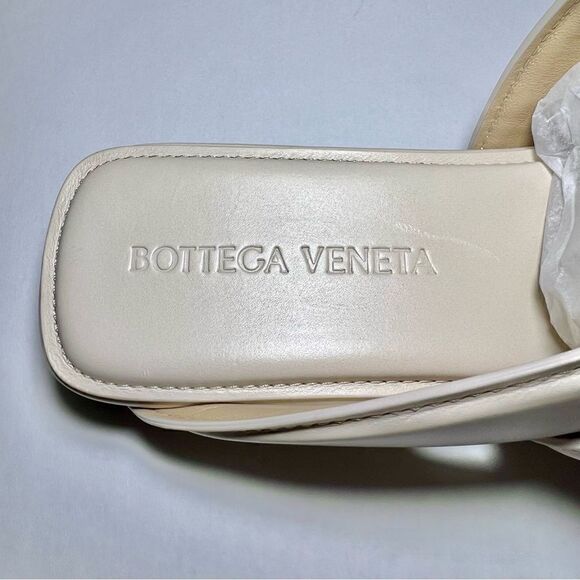 Bottega Veneta The Band Flat Sandals in Sea Salt - Picture 4 of 7